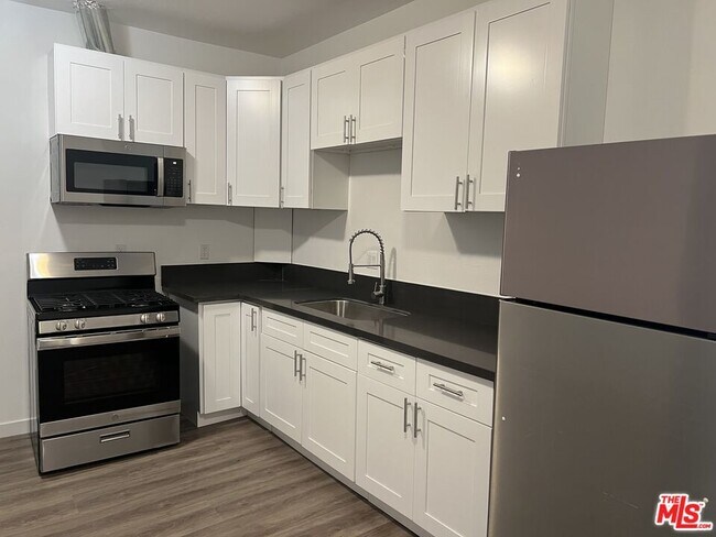 Primary Photo - 233 N Park View St