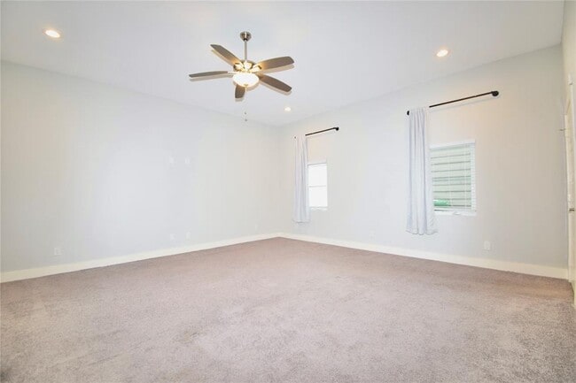 Building Photo - 3241 Dixie Dr