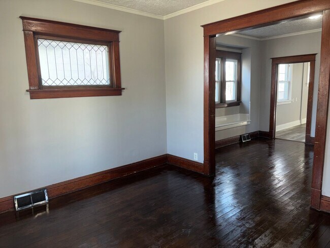 Building Photo - 3 Bedroom House Available Now!!