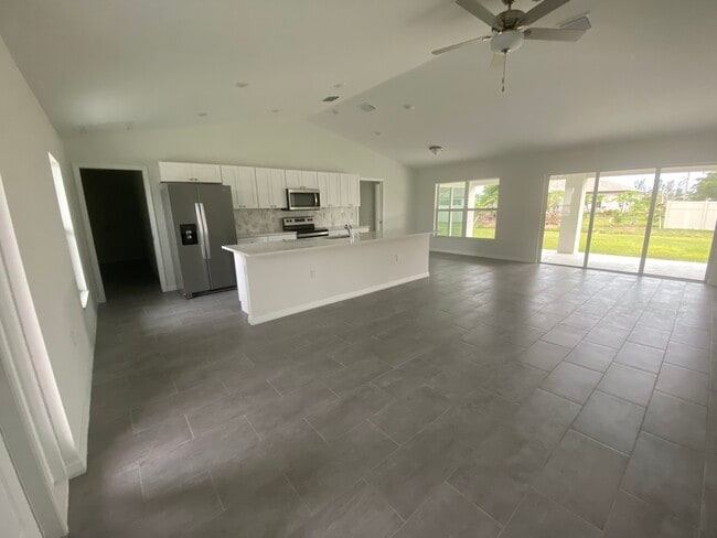 Building Photo - 2926 Diplomat Pkwy W