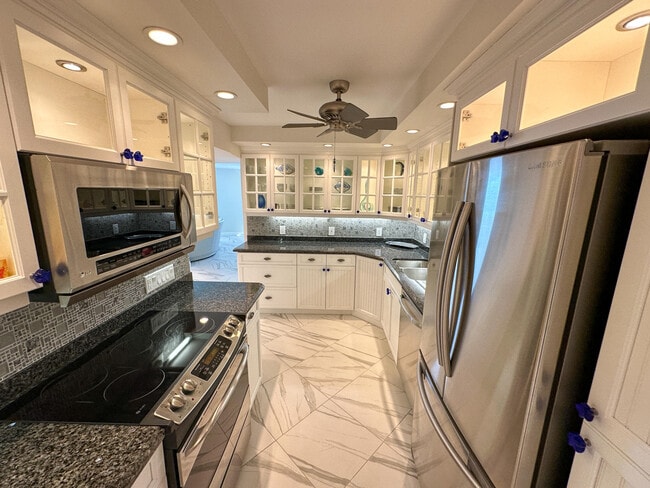 Building Photo - 5420 N Ocean Dr