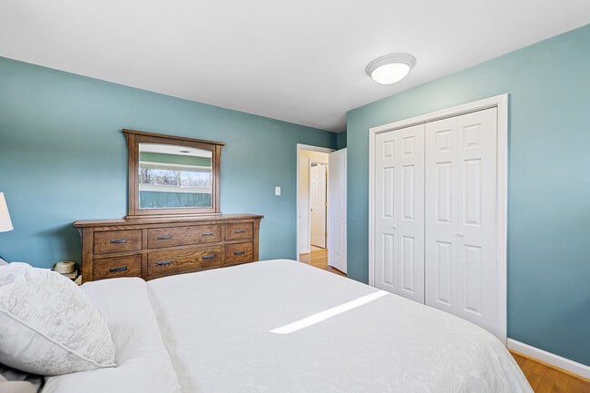 Building Photo - 10119 Farmington Dr