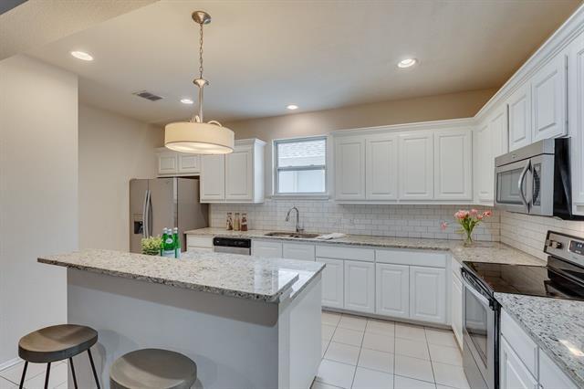 Building Photo - 2536 S University Dr