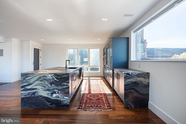 Building Photo - 815 S 20th St