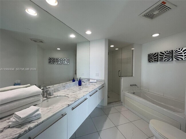 Building Photo - 500 Brickell Ave