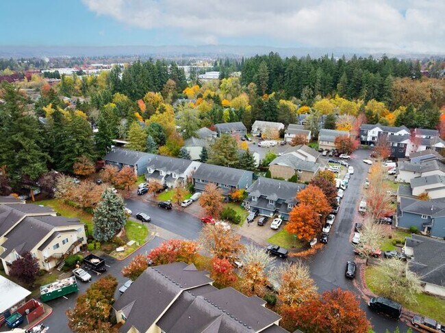 Building Photo - 3 bedroom townhouse with Garage!! Wont last! Call Now!!