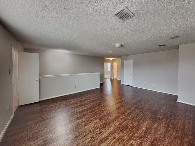 Building Photo - READY NOW! COME CHECK IT OUT!
