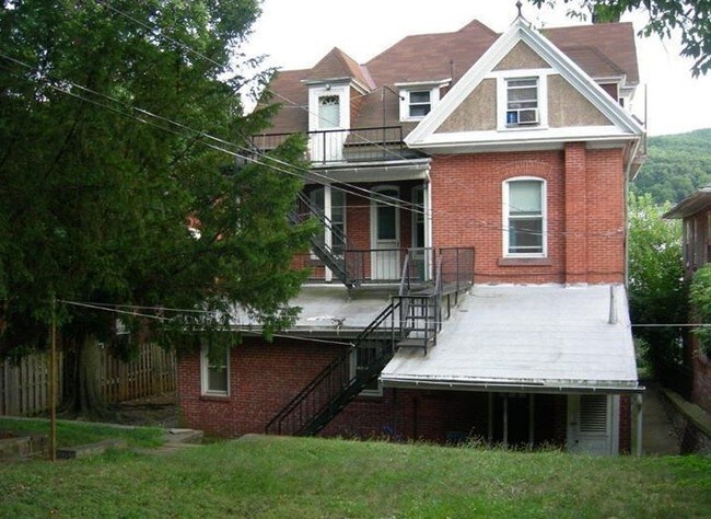 Building Photo - 1525 Perkiomen Ave