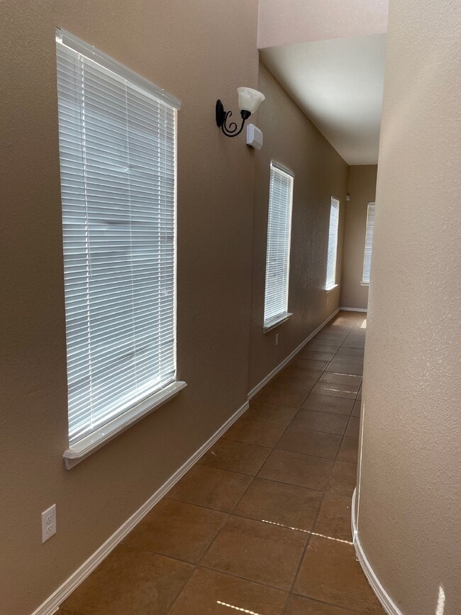 Building Photo - 12960 Cozy Cove Ave