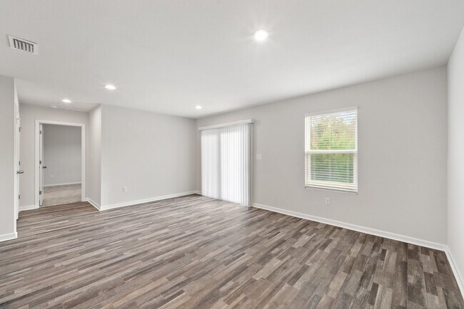 Building Photo - 630 Whispering Creek Ave