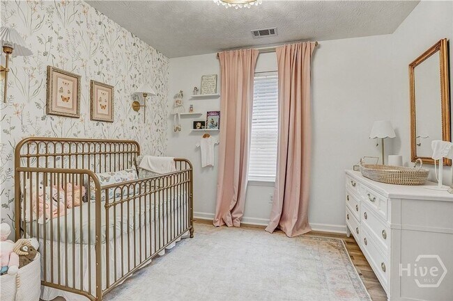 Building Photo - Beautiful 3BR/3BA Home with Private Pool in Commerce