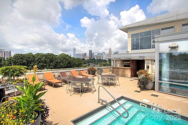 Building Photo - 1133 Metropolitan Ave