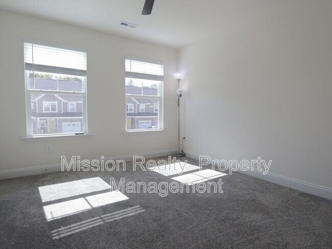 Building Photo - 10860 Farmstead Ml Ln