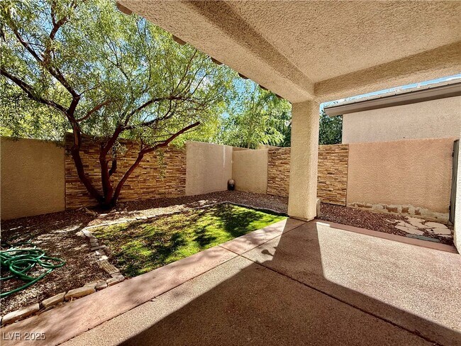 Building Photo - 10499 Howling Coyote Ave