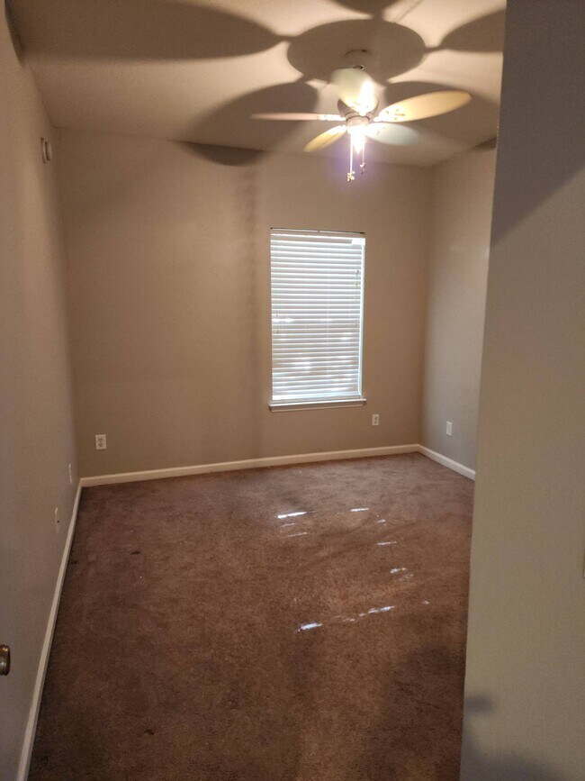 Building Photo - 2472 Lantana Ln