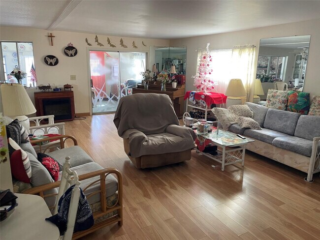 Building Photo - 5724 Lagoon Dr