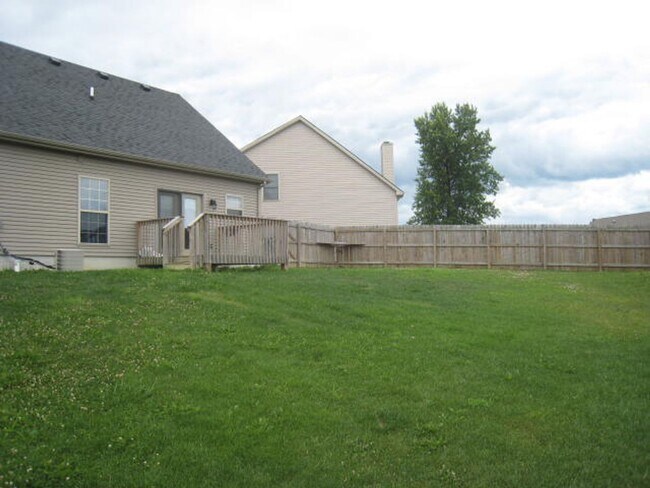 Building Photo - 3 bedroom/2 bath Home GREAT location!!! Available 9/1/2026!!