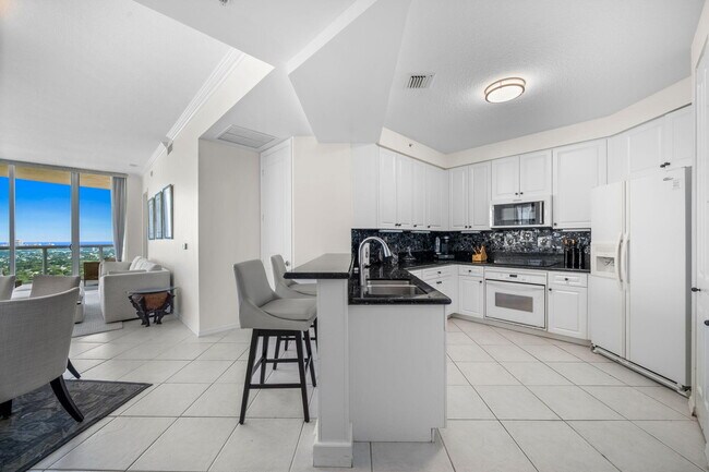 Building Photo - 347 N New River Dr E