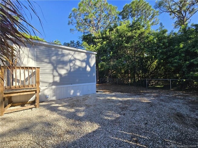 Building Photo - 112 NE 18th St