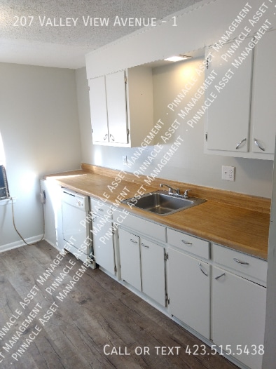 Building Photo - 207 Valley View Ave