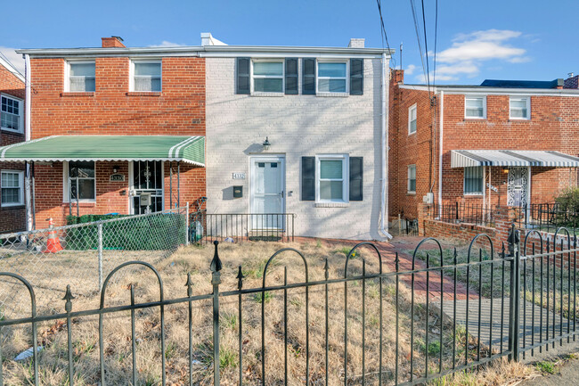 Building Photo - Charming 2 Bedroom Home in Washington DC Ã...