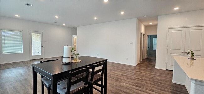 Building Photo - 9515 Meghan Heigts Dr