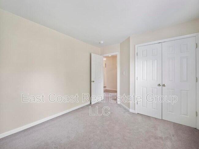 Building Photo - 125 Amelia Dr