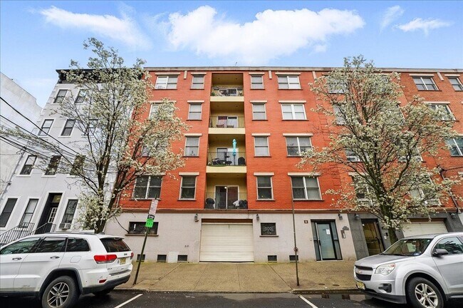 Building Photo - 119 Madison St