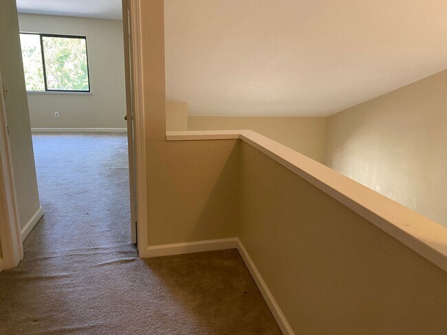 Building Photo - Danville Brookview Duet Townhouse 4 Br., 2...