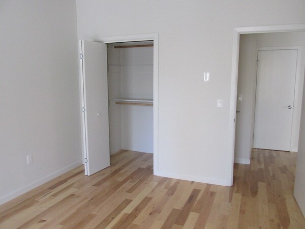 Building Photo - 726 Bush St