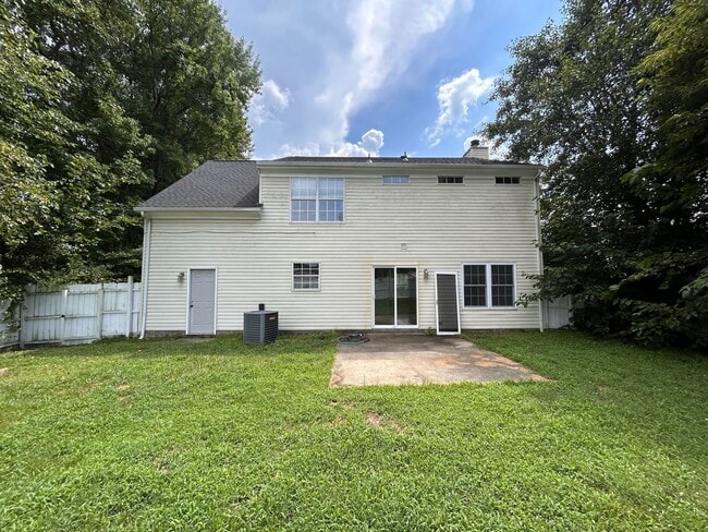 Building Photo - Spacious & Updated 4-Bedroom Gem in the He...