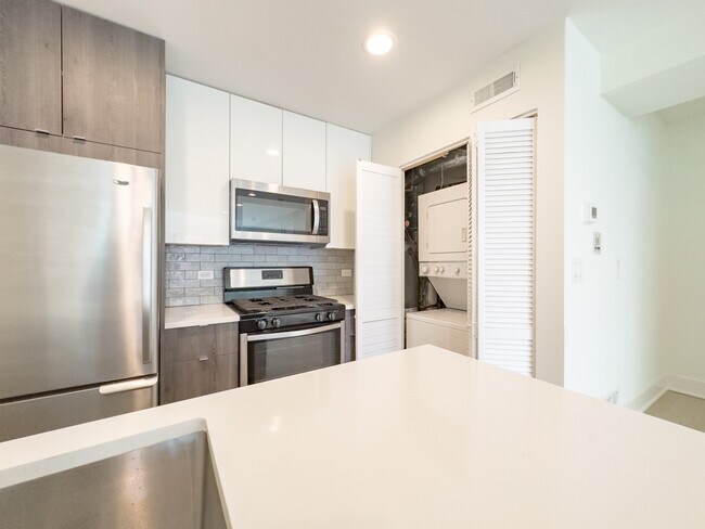 Building Photo - 949 W Grace St