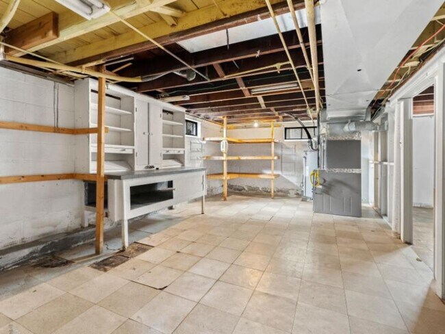 Building Photo - Beautifully Renovated 3-Bedroom, 1.5-Bath Home with Modern Kitchen & Driveway Parking in Mt. Ephr...