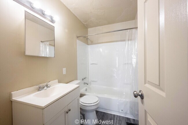 Building Photo - "Charming 3-Bedroom Haven in Indianapolis ...