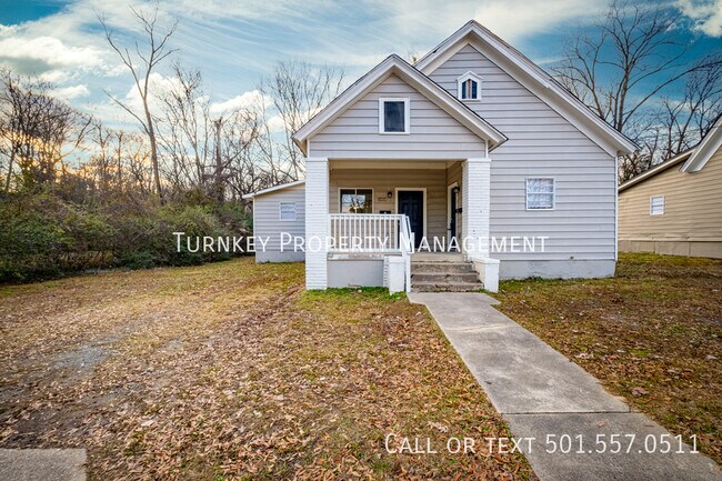 Primary Photo - Renovated 3 bed 2 bath duplex! Half off 1s...