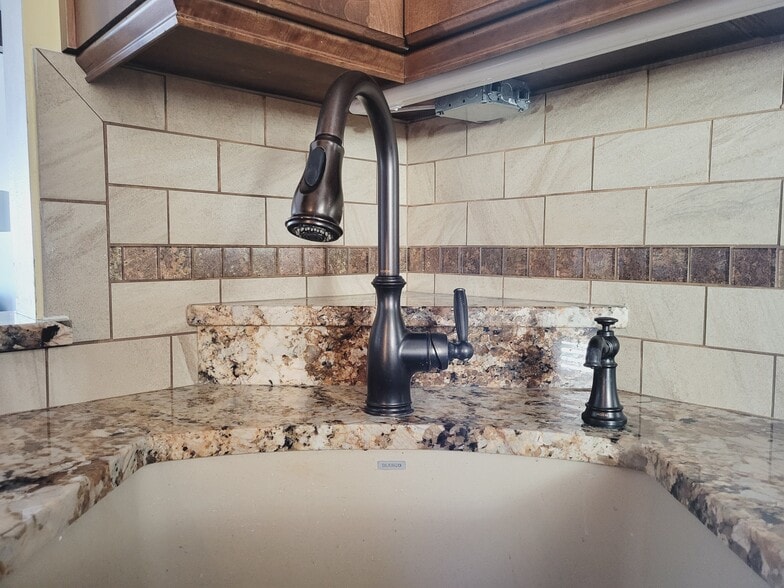 Granite Counter Tops - 4536 Ohio St