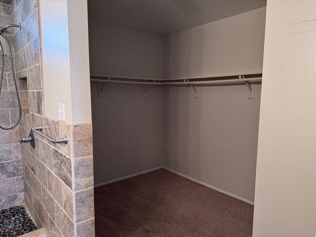 Building Photo - 2 Bedroom 2.5 Bath in the Beautiful City of Corona