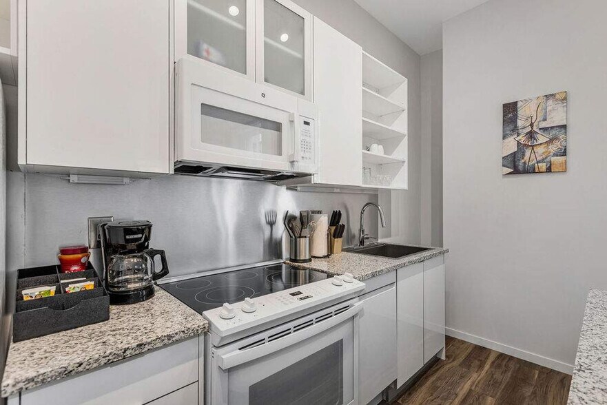 Building Photo - 9-JAN-JAN E 4th St