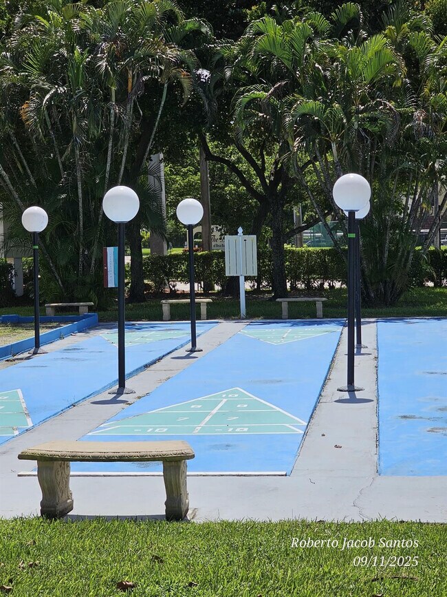 Building Photo - 23305 Barwood Ln N