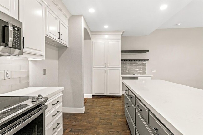 Building Photo - 2921 Garzellis Way