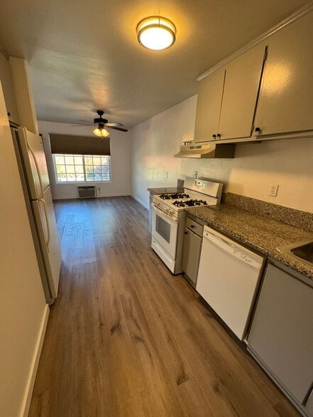 Building Photo - 1320 Heron Ave