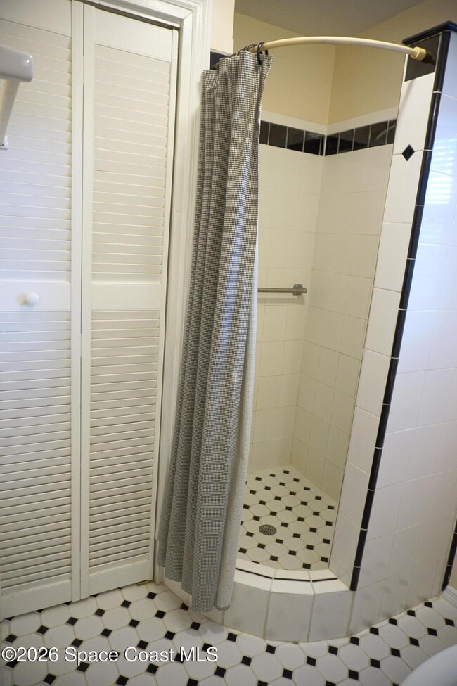 Building Photo - 2812 Shwonda Ave NE