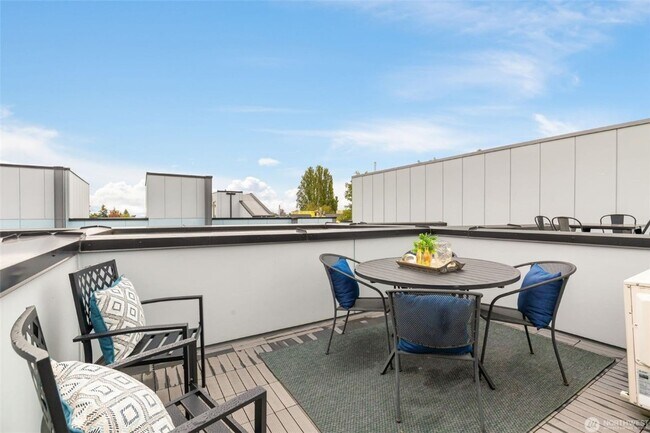 Building Photo - 2Bd/2Ba Seattle Townhouse