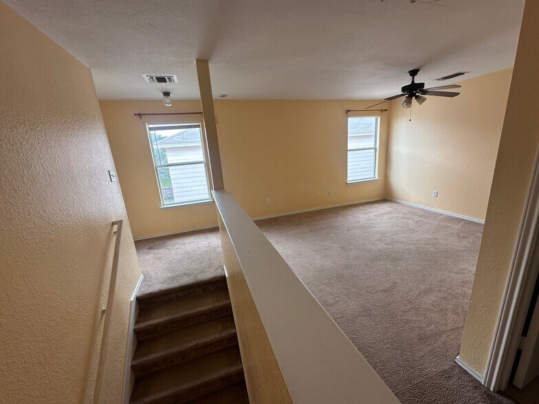 Building Photo - 9426 Santa Fe Ridge