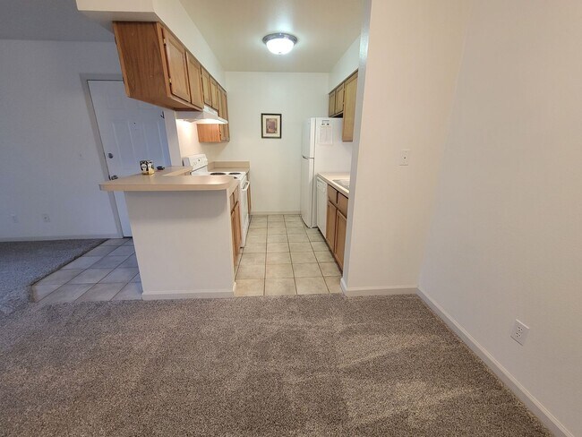 Building Photo - Fresh Boulder 1 Bedroom Condo for Rent with Pool, Tennis and Fitness Center in Hunter Creek