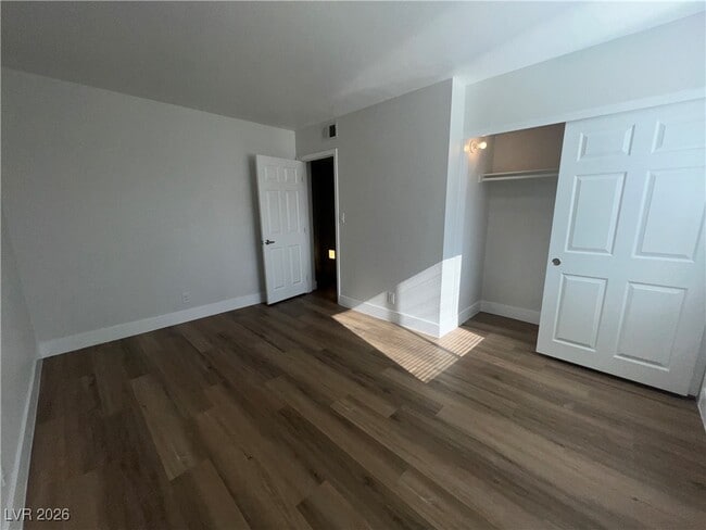 Building Photo - 5060 Indian River Dr