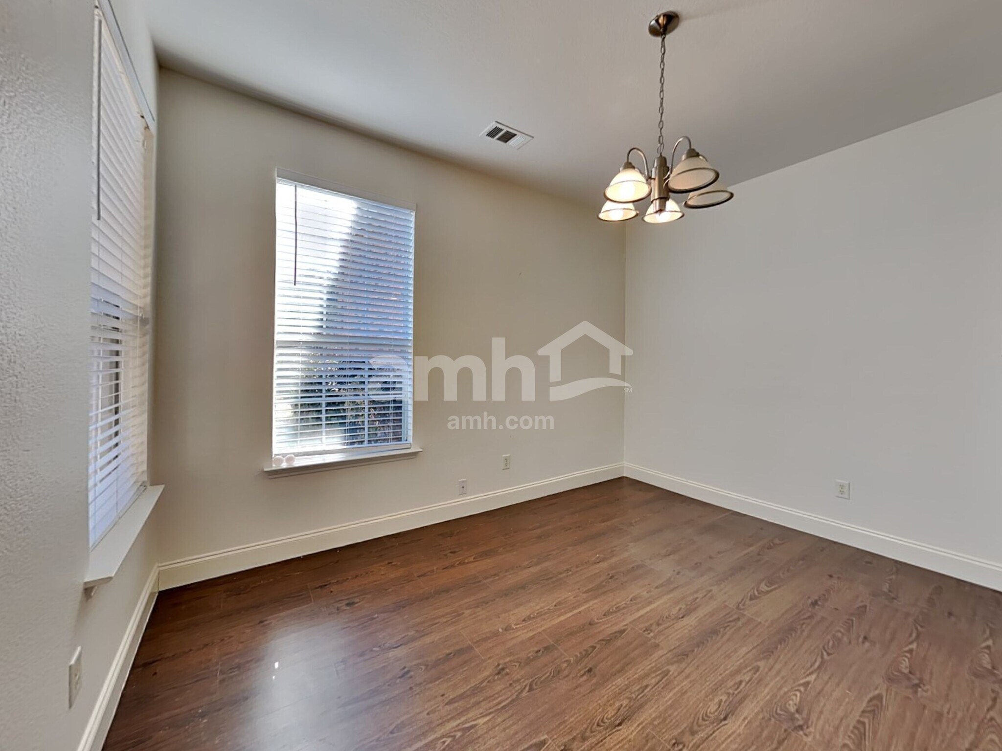 Building Photo - 1715 Ash Ln