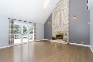 Building Photo - 949 Naples Ln