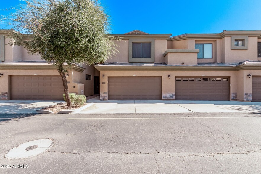 Building Photo - 705 W Queen Creek Rd