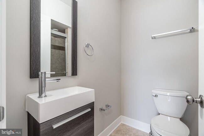 Building Photo - 421 N 39th St